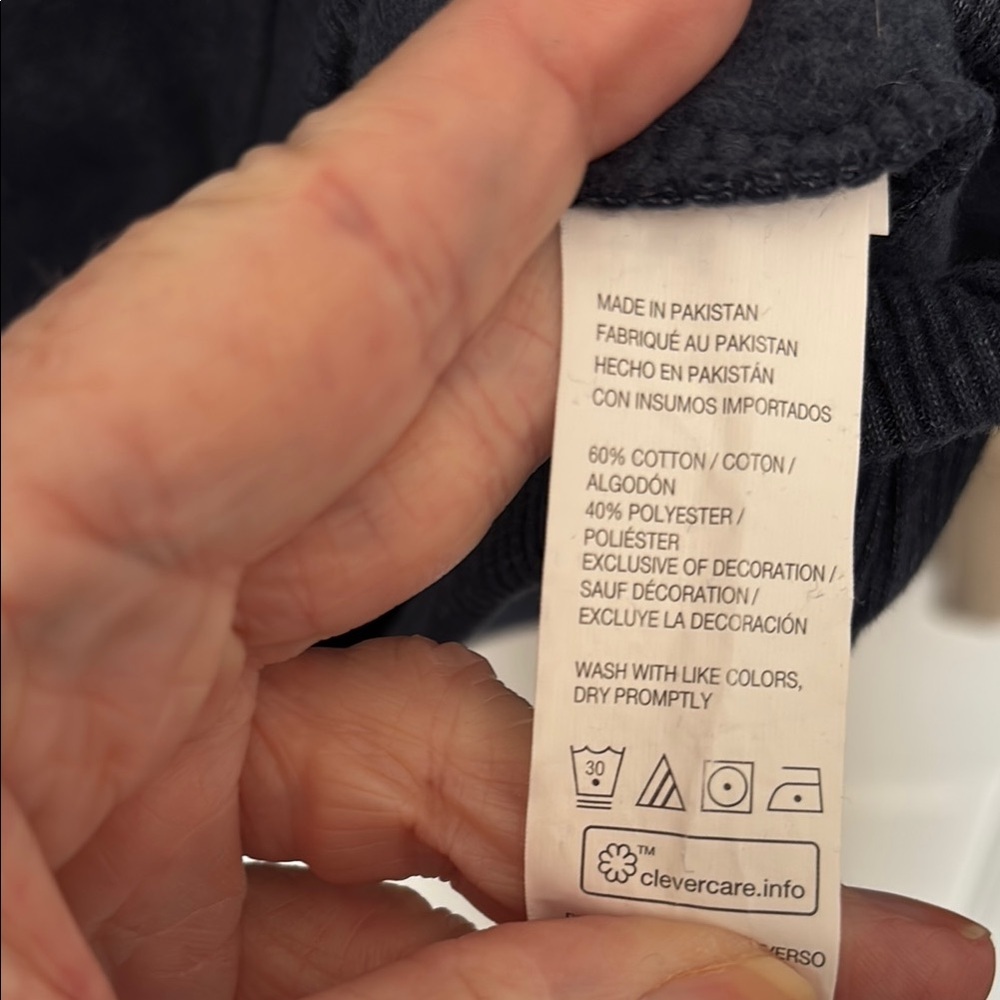 IZOD Men's Beige and Navy Sweater - Picture 5 of 7
